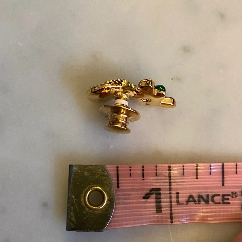 Swarovski Emerald‎ Color Mask Pin